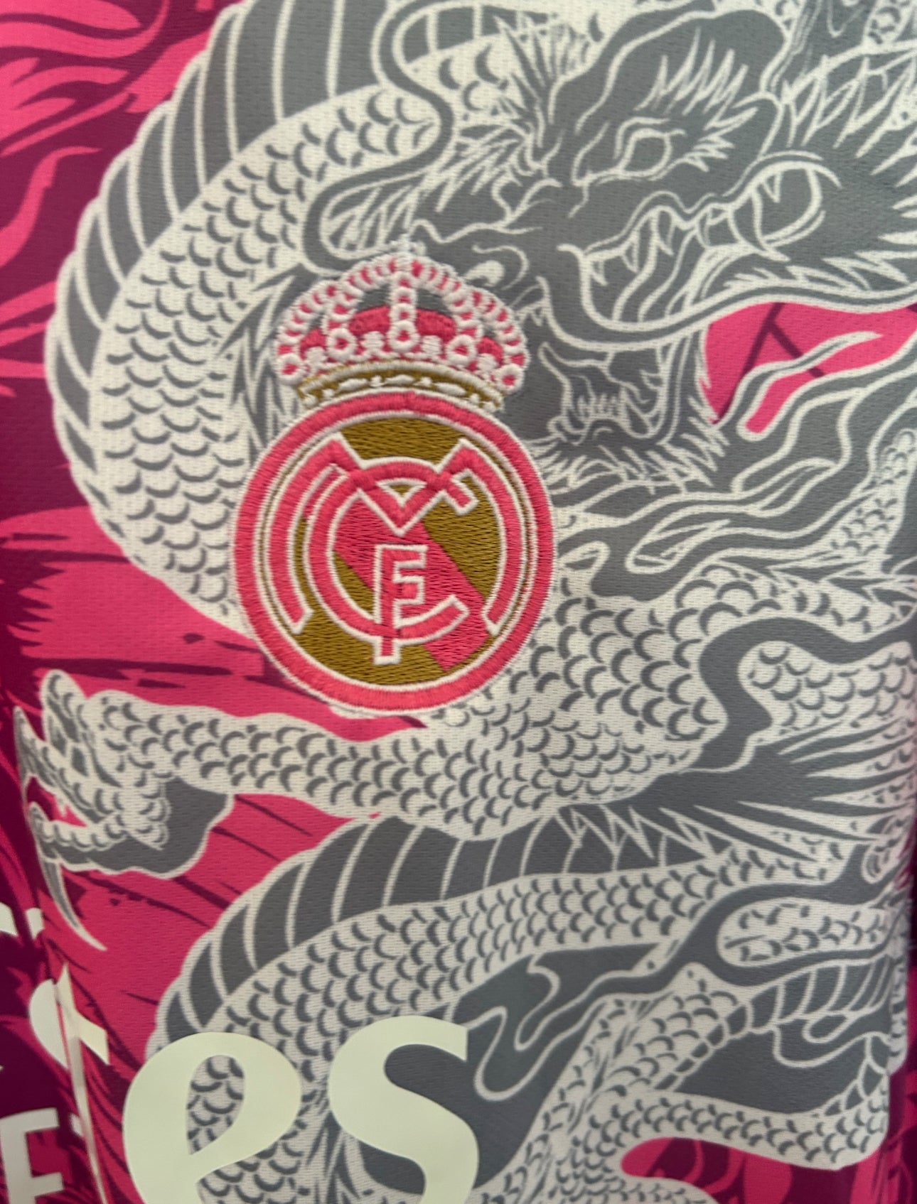 Maillot Real Madrid rose spécial 2025/2026