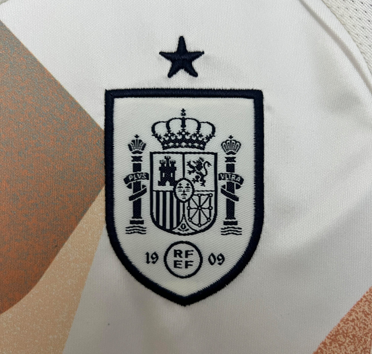 Kit Enfant Espagne Extérieur 25/26
