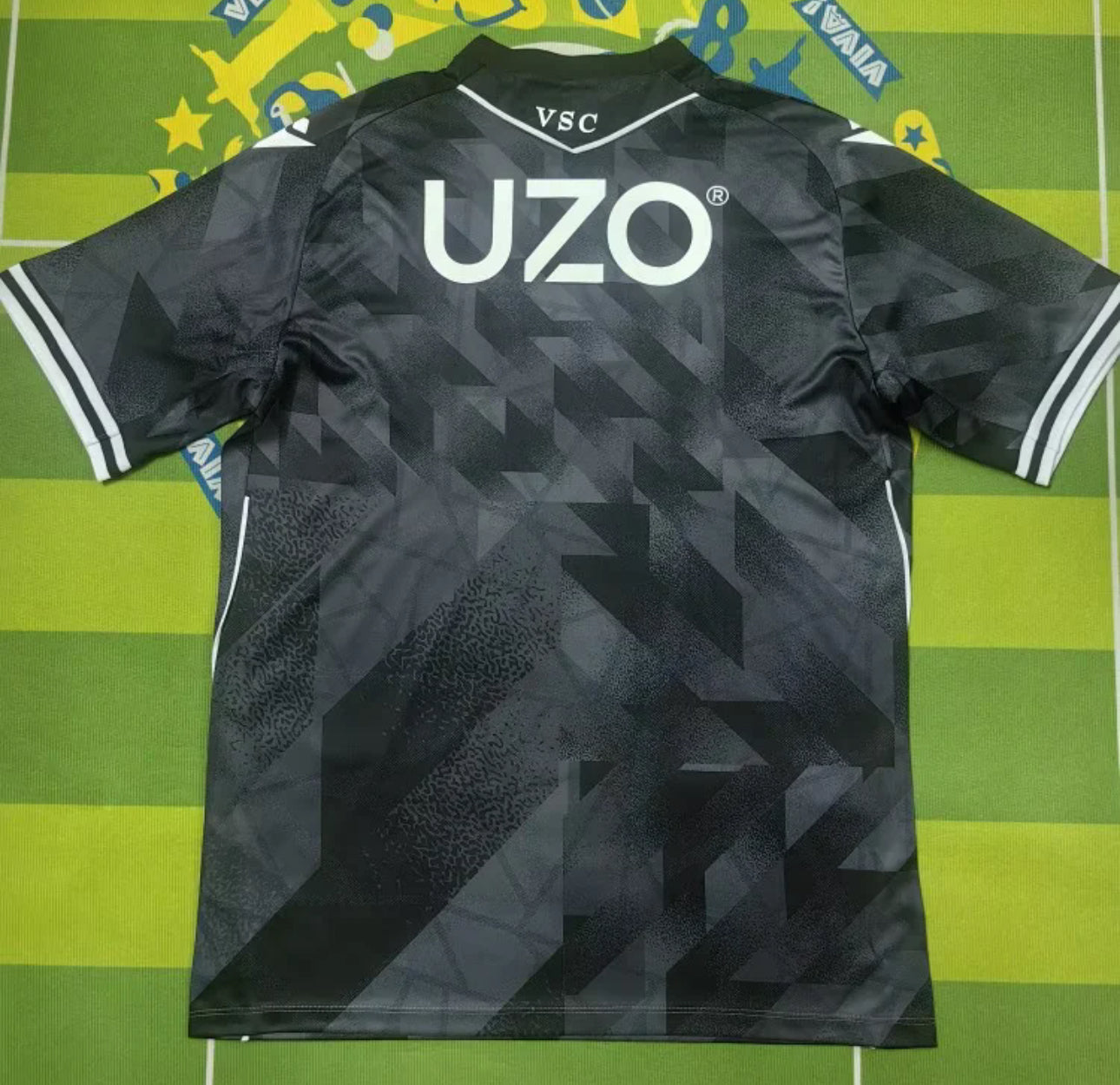 Footoriq Kits: La Zone Du Peuple