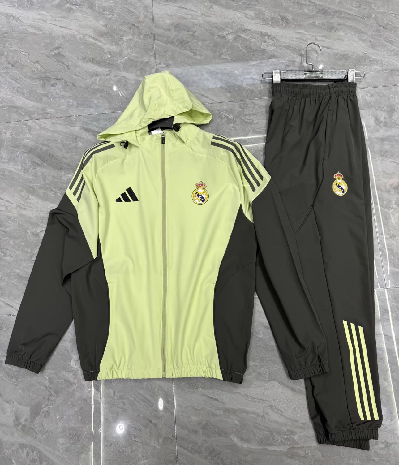 Footoriq Kits: La Zone Du Peuple