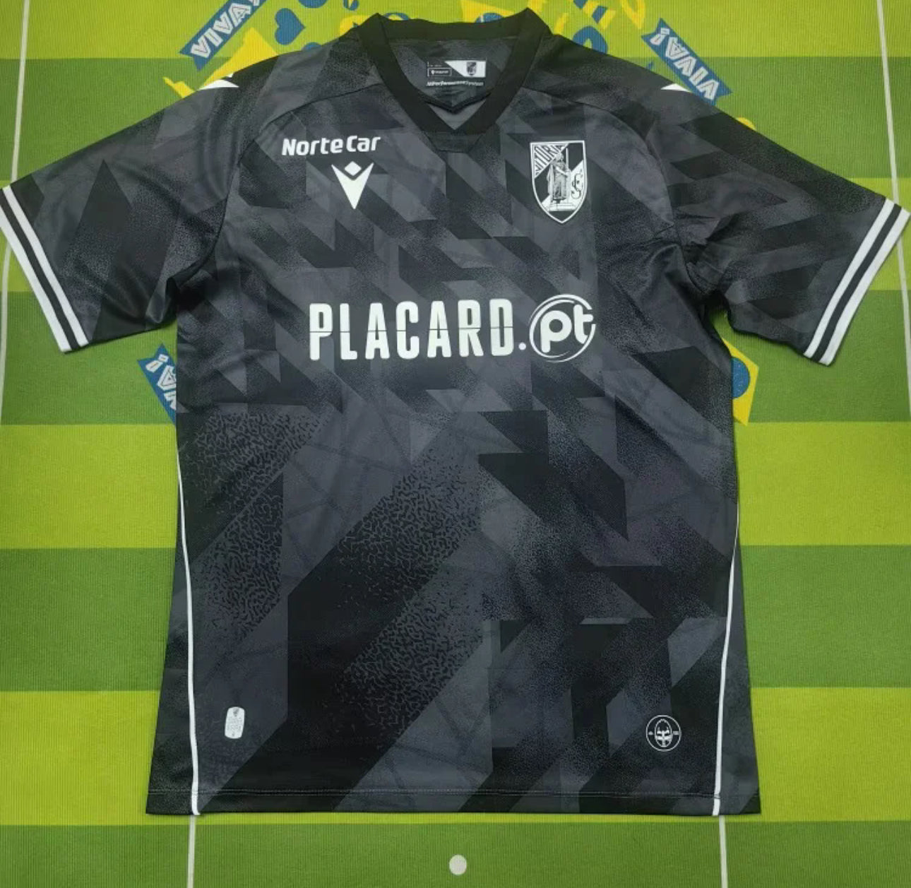 Footoriq Kits: La Zone Du Peuple