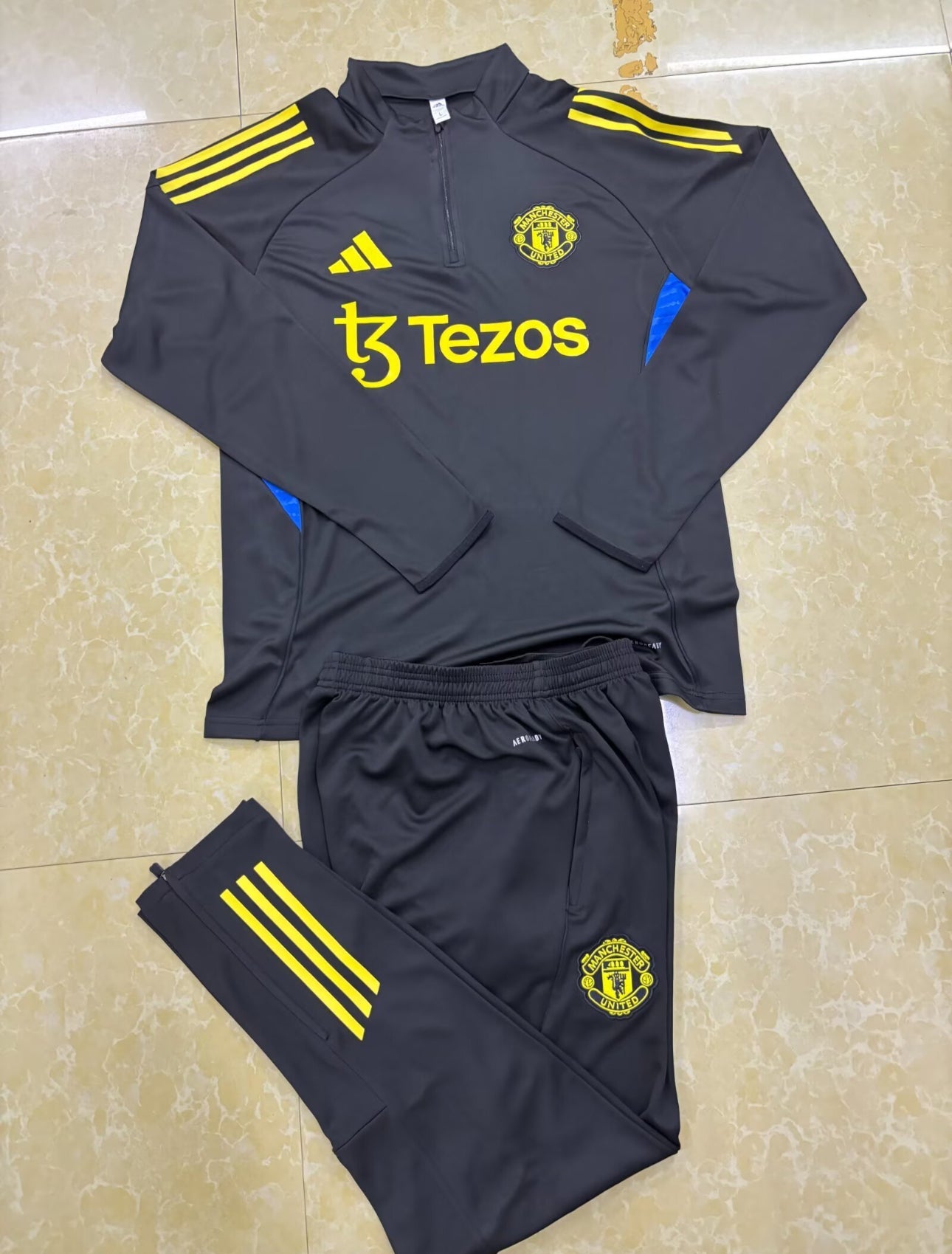 Footoriq Kits: La Zone Du Peuple