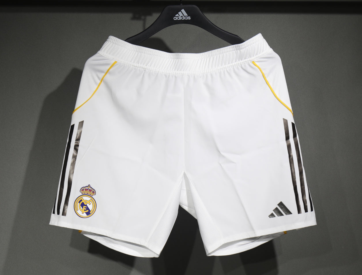 Footoriq Kits: La Zone Du Peuple