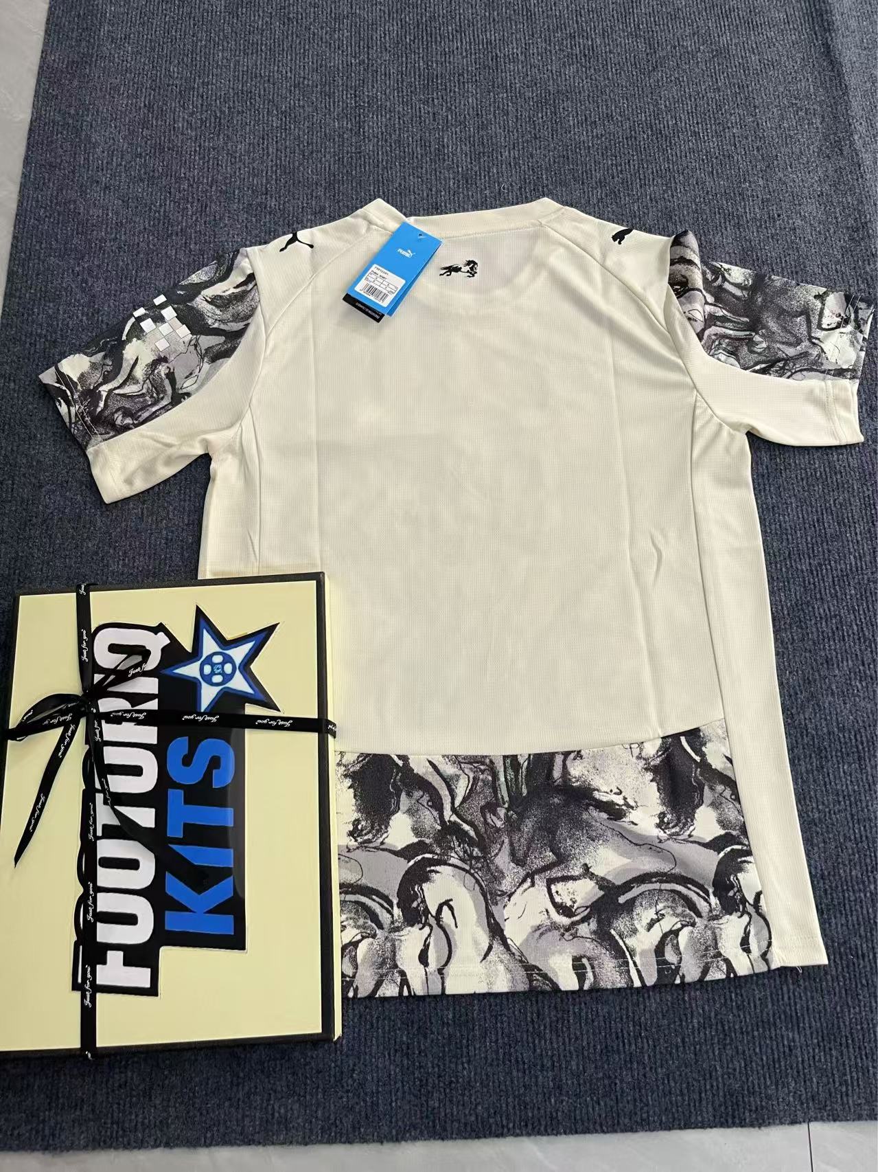 Footoriq Kits: La Zone Du Peuple