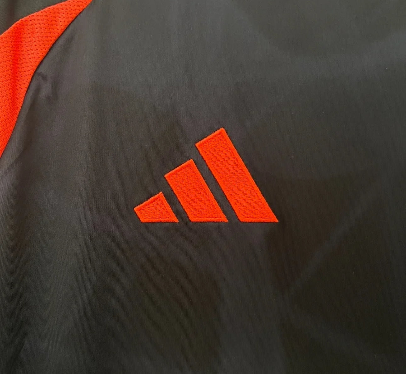 Kolumbien Auswärtstrikot Schwarz und Orange 2024