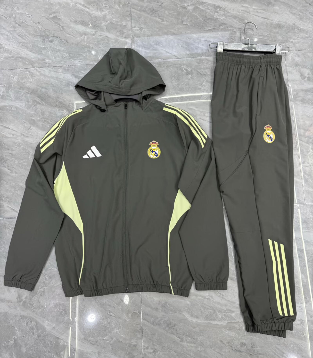 Footoriq Kits: La Zone Du Peuple