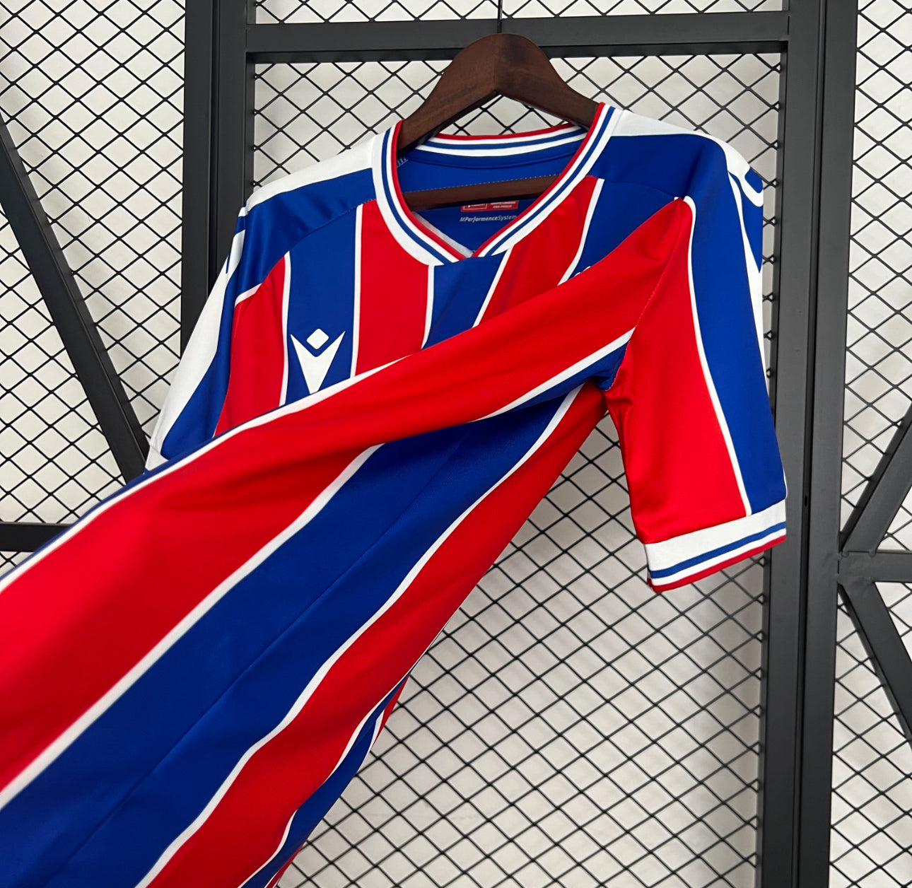 Maillot Crystal Palace Domicile Bleu et Rouge 25/26