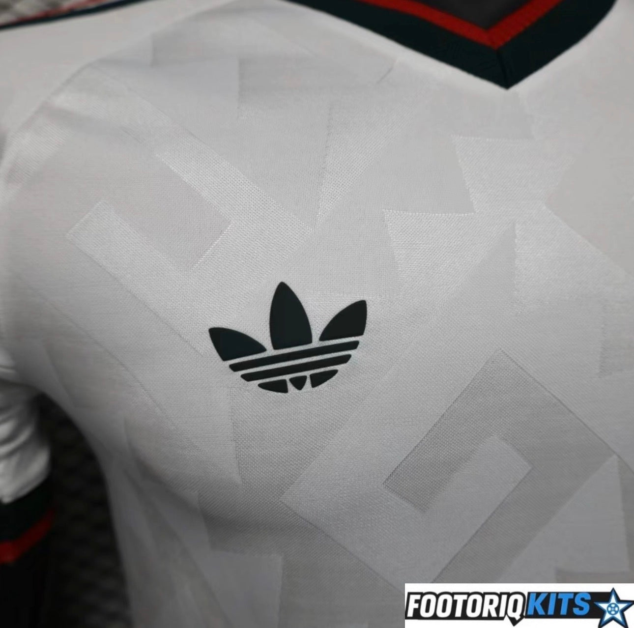 {{ product_title }} - maillot de football adulte et enfant personnalisable